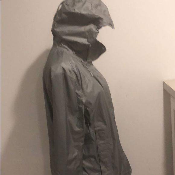 LL Bean waterproof wind breaker - Picture 3 of 4